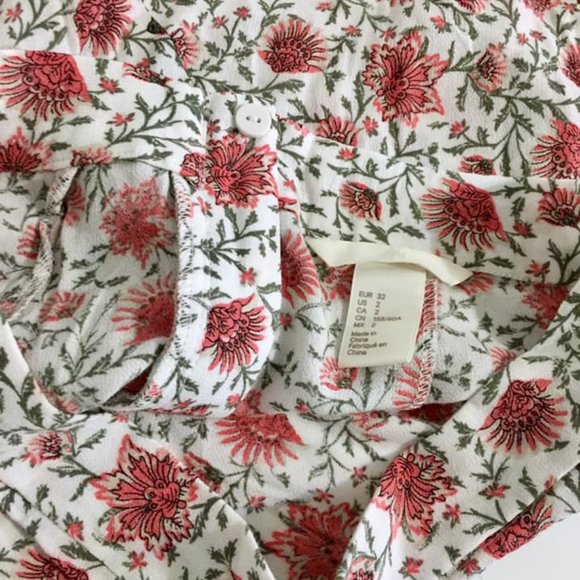 🍒5/$20🍒 H&M Pretty Floral Skirt - Picture 3 of 3